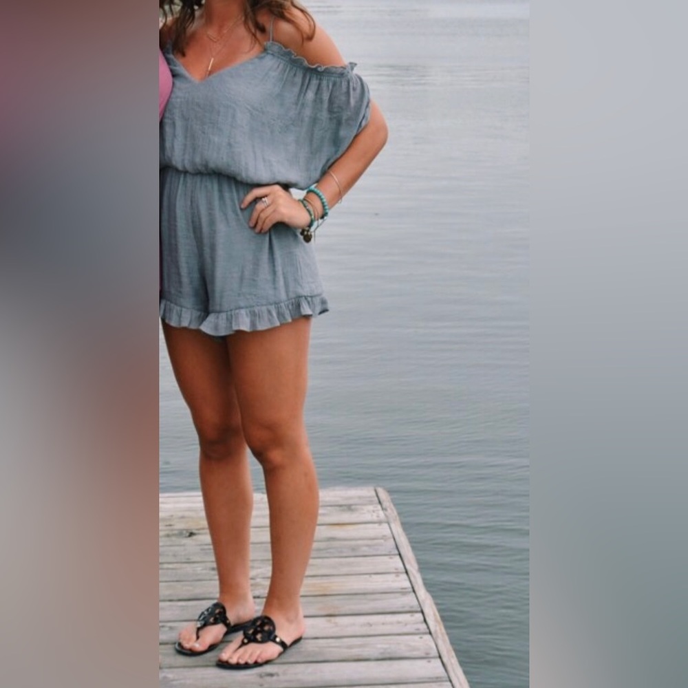 Women’s off the shoulder gray romper with adjustable straps, size medium